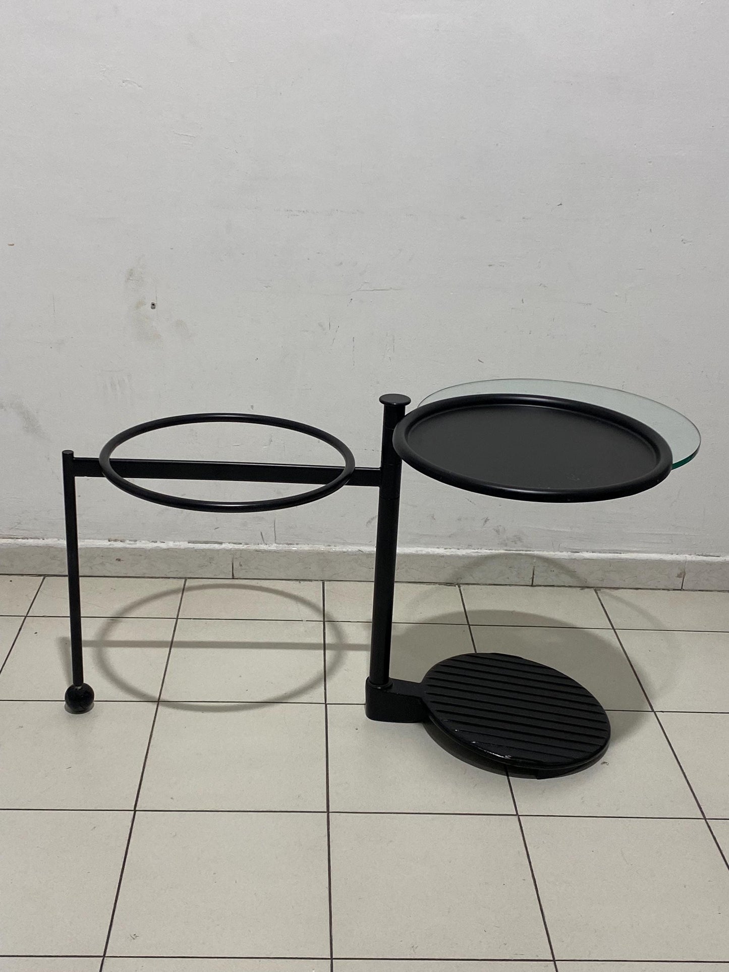 Vintage industrial design coffee table with rotatable glass top Ø45cm h60cm, black metal frame with wheel - 1980s Modern