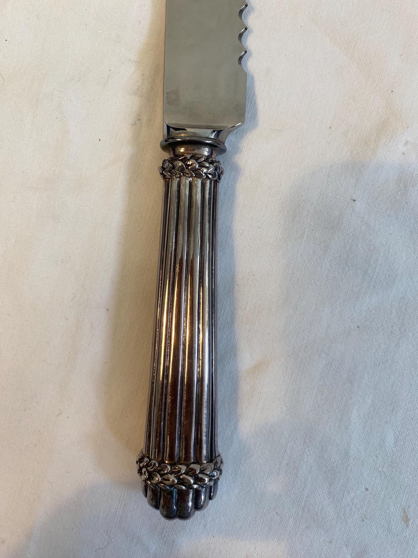 Coltello da torta G. Raspini in argento 925  manico cesellato 29 cm  con scatola originale e libretto cura