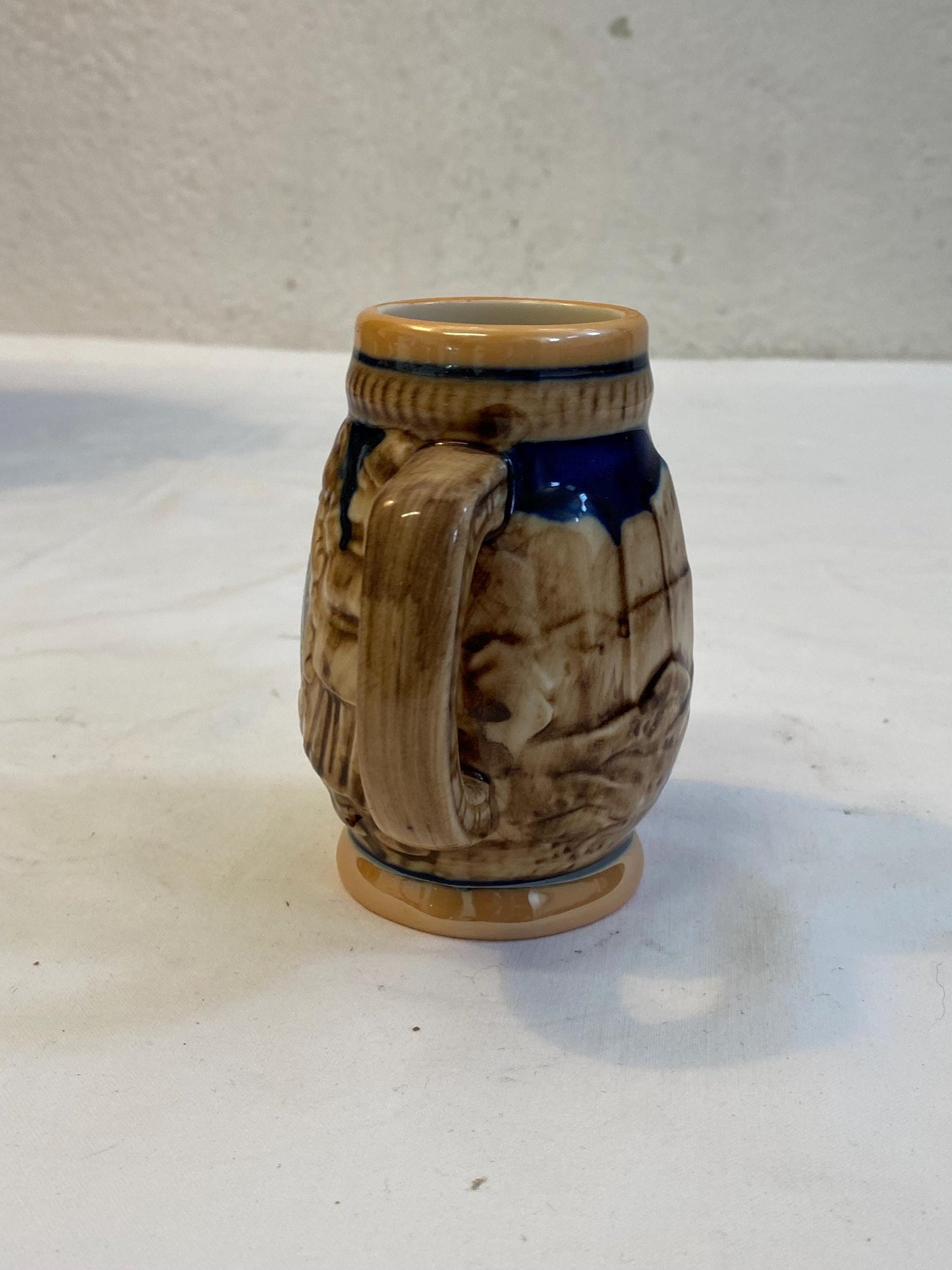 Boccale souvenir vintage Kirchberg Tirol in ceramica smaltata 11x10x7 cm, stile rustico alpino tirolese