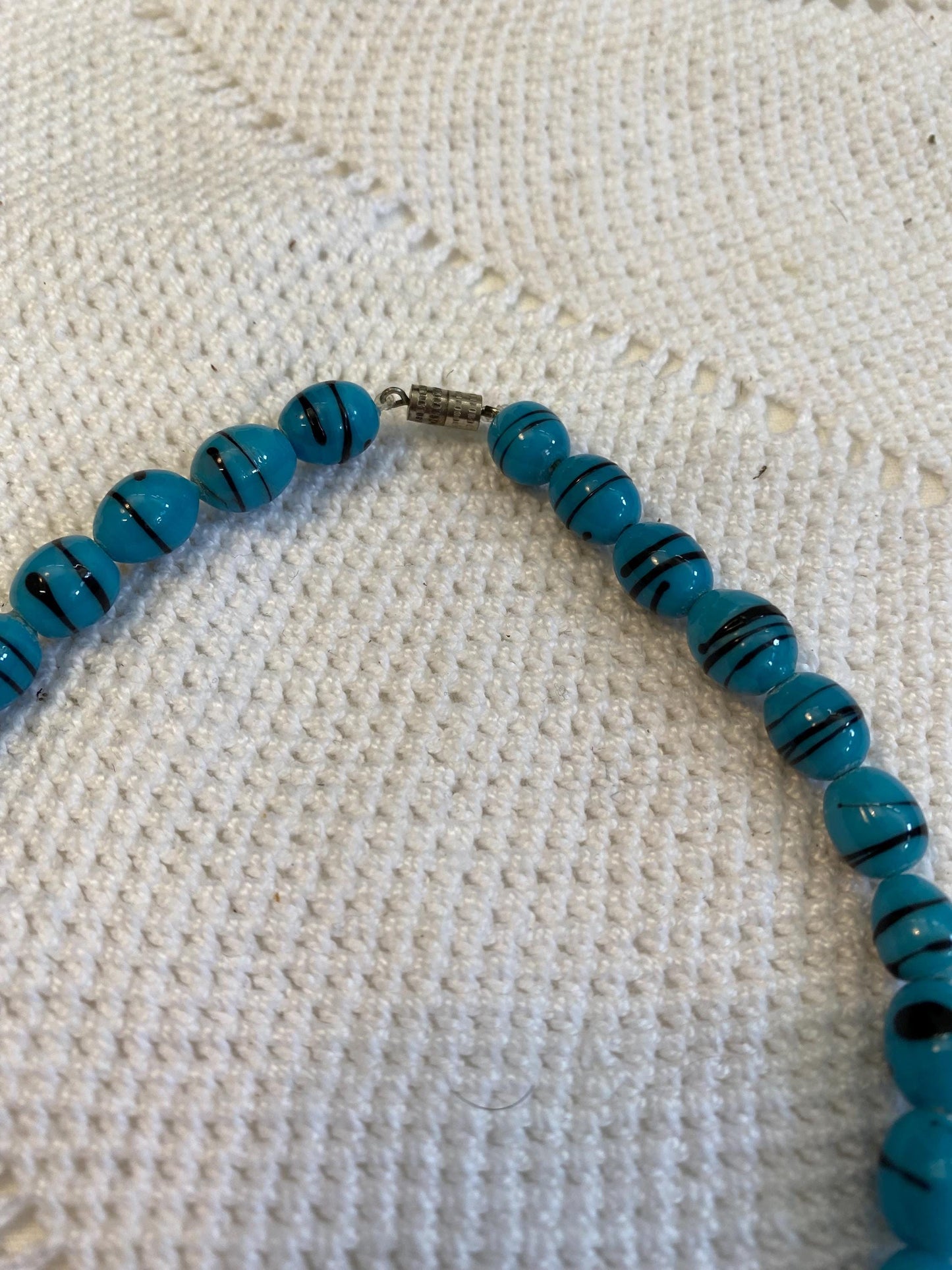 Collana in pietre minerali blu turchese, perline naturali, diametro 15 cm, gioiello artigianale