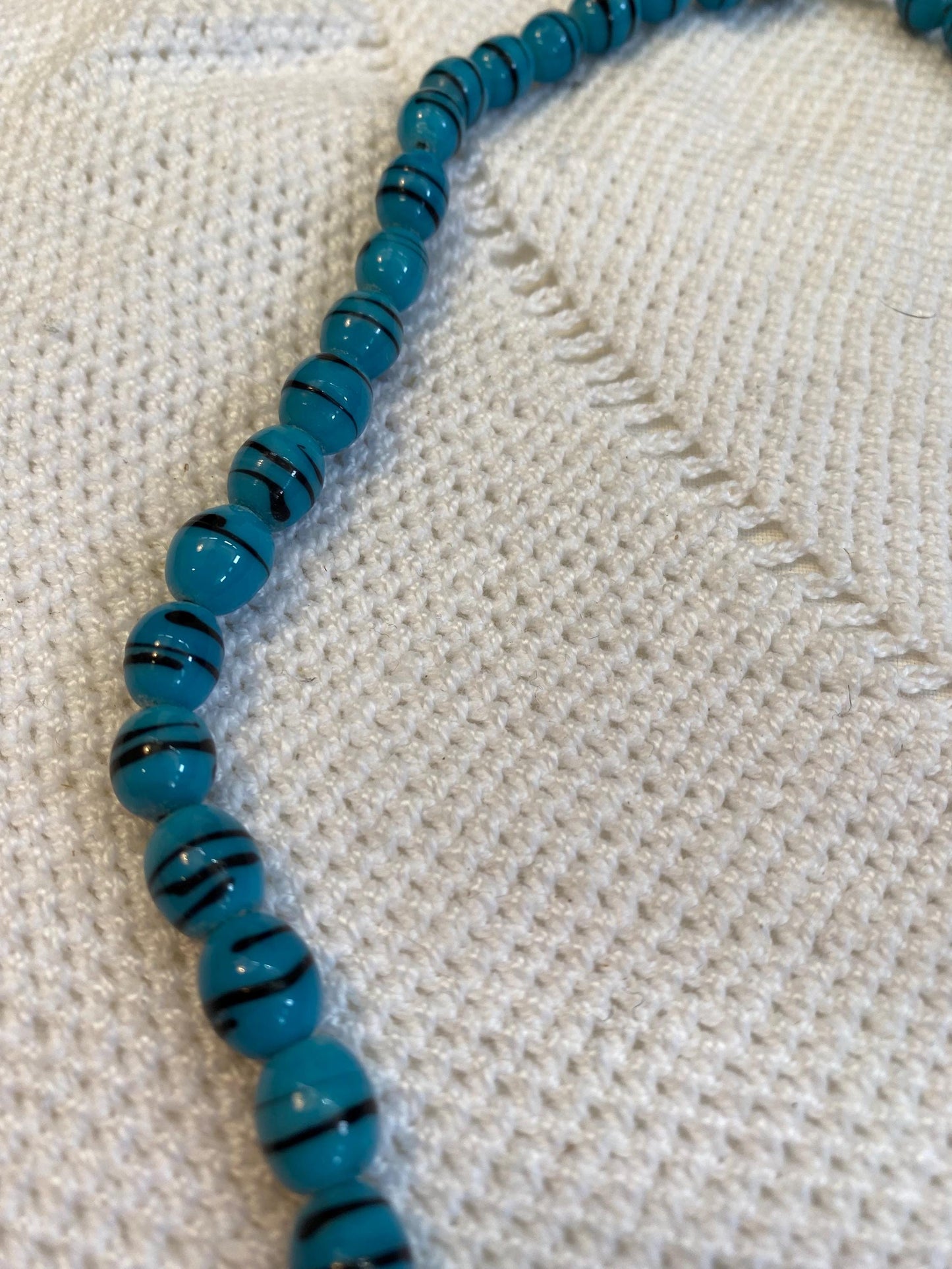 Collana in pietre minerali blu turchese, perline naturali, diametro 15 cm, gioiello artigianale