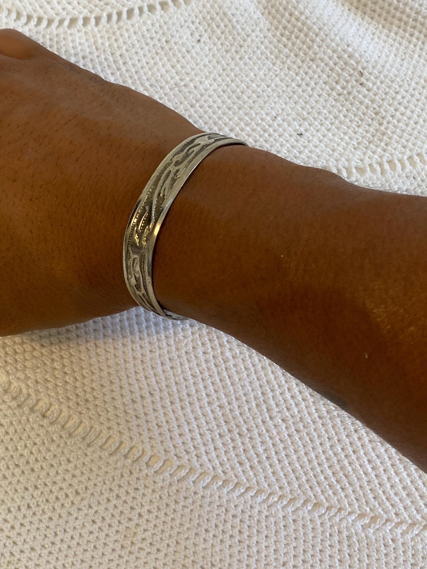 Bracciale vintage unisex in argento placcato dimetro 6 cm regolabile