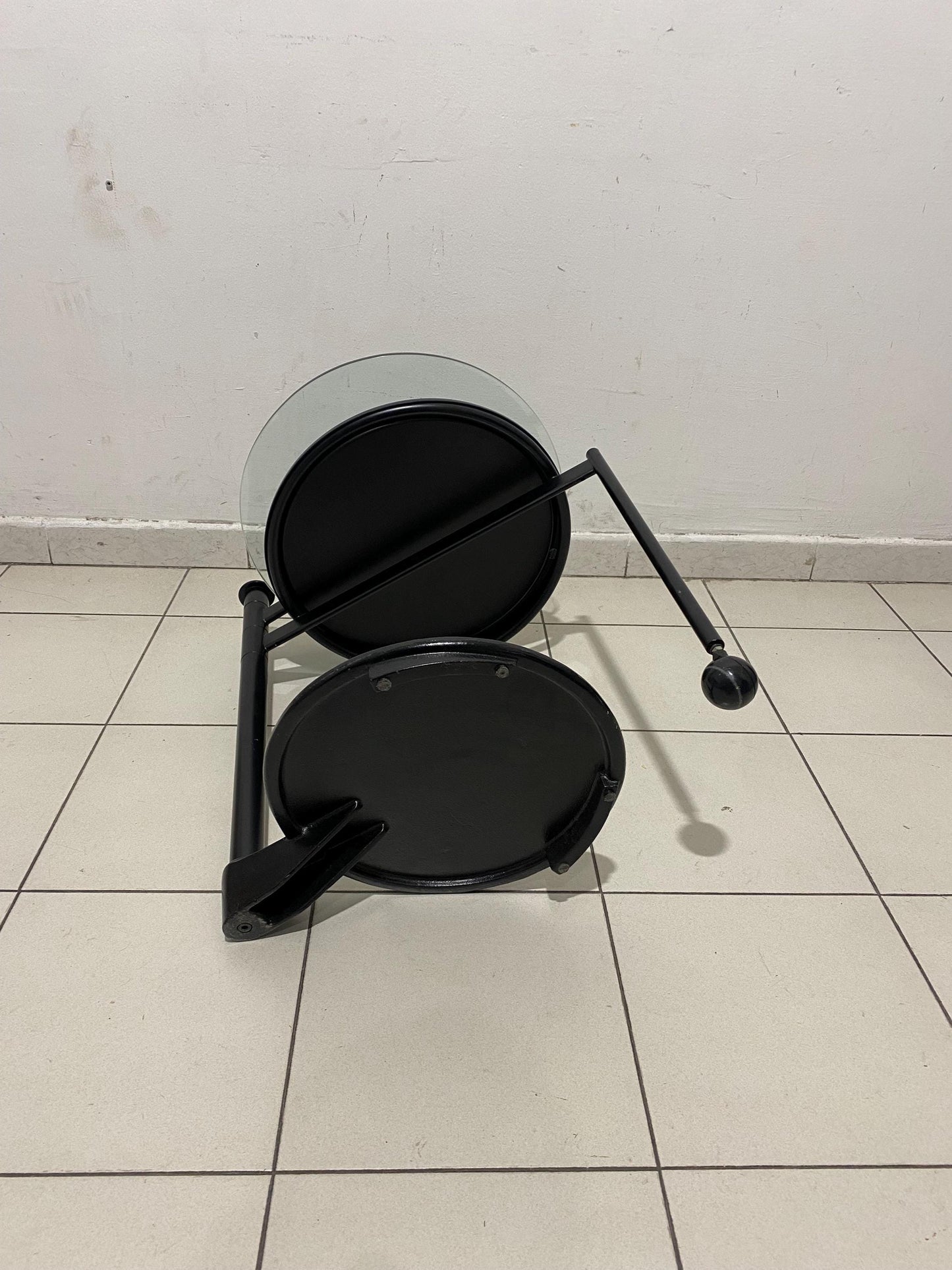 Vintage industrial design coffee table with rotatable glass top Ø45cm h60cm, black metal frame with wheel - 1980s Modern