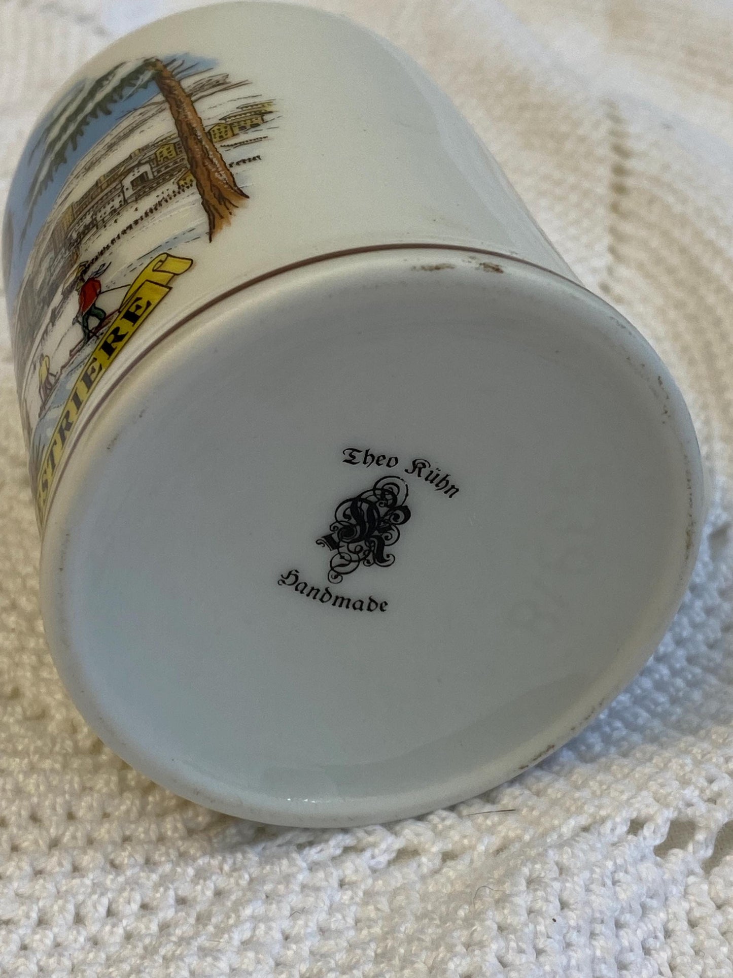 Tazza vintage Sestriere Theo Kühn fatta a mano  Souvenir della stazione sciistica in ceramica tedesca regalo da collezione, scena alpina