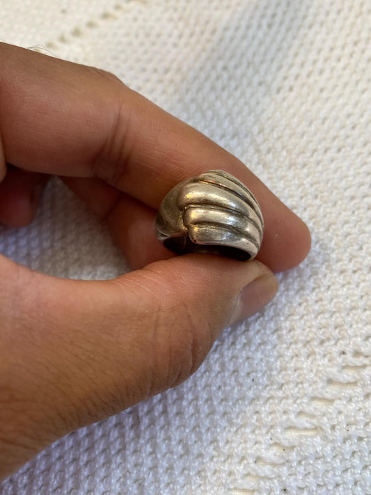 Anello vintage placcato oro con perle coltivate, design scultoreo organico, misura 50 EU / 5.5 US  gioiello retrò raro ed elegante