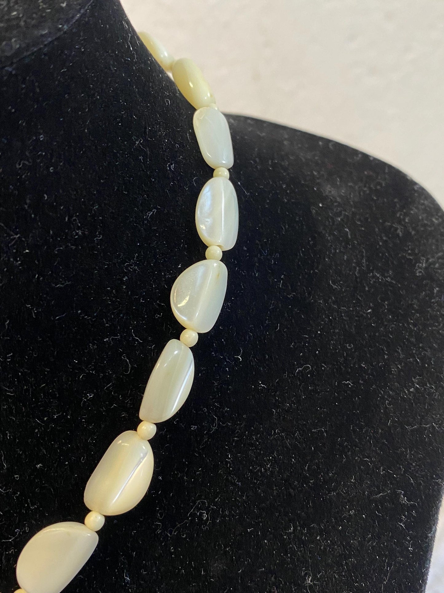 Collana vintage madreperla crema 40 cm | perle ovali anni 60 choker boho | gioiello seashell unico regalo estate handmade luminoso