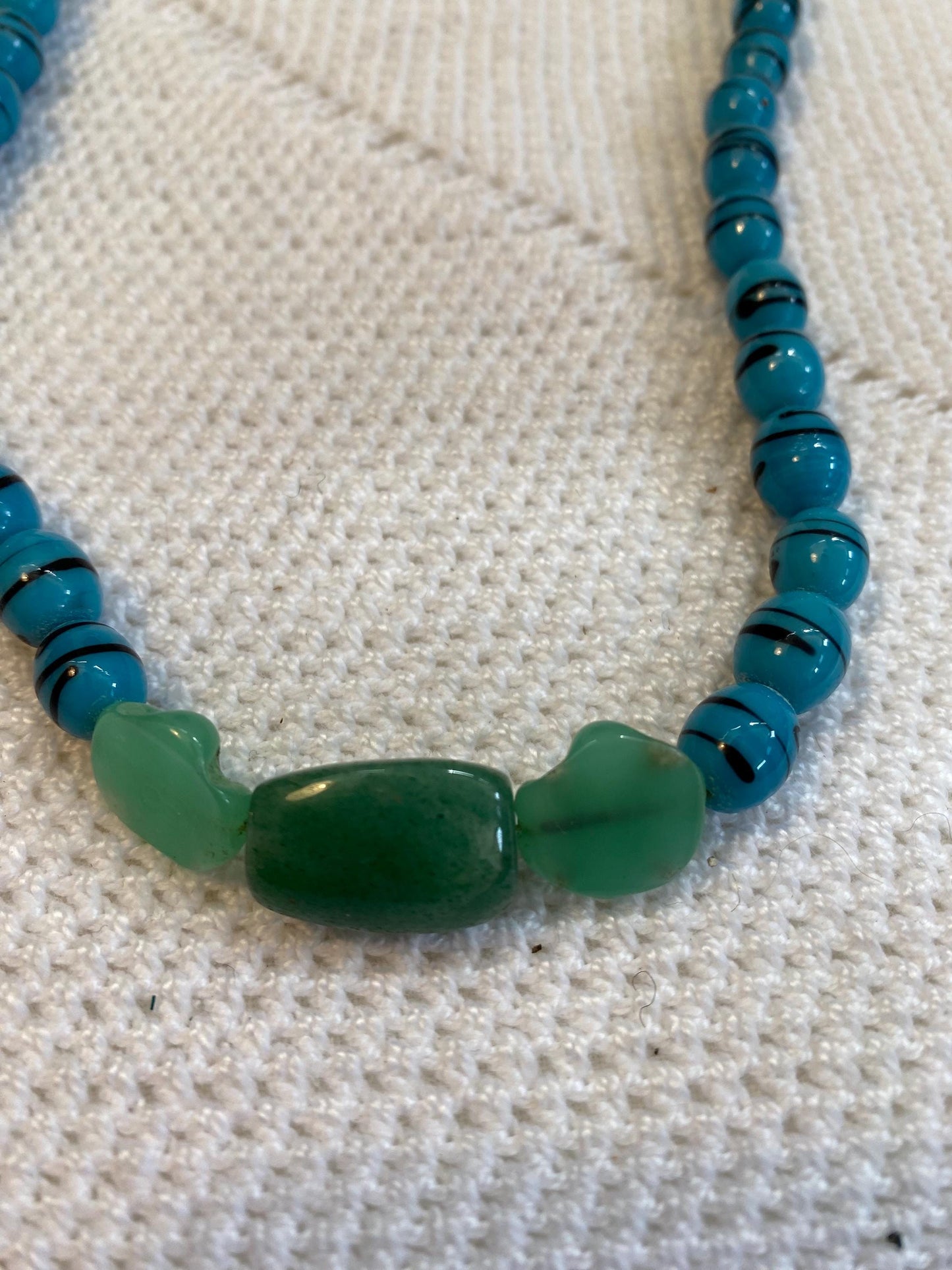 Collana in pietre minerali blu turchese, perline naturali, diametro 15 cm, gioiello artigianale