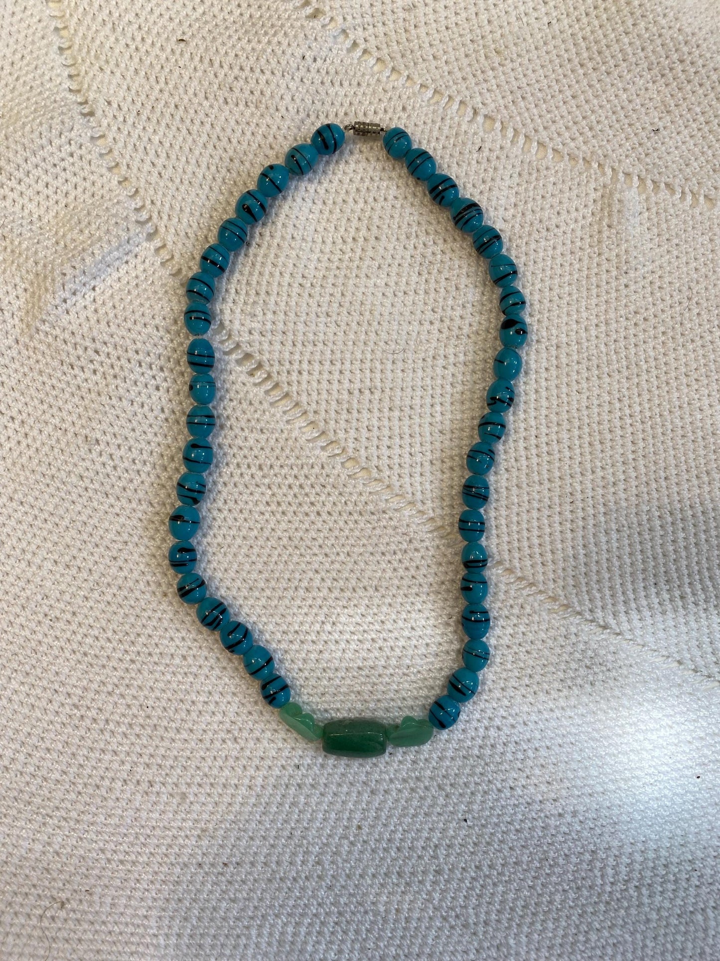 Collana in pietre minerali blu turchese, perline naturali, diametro 15 cm, gioiello artigianale