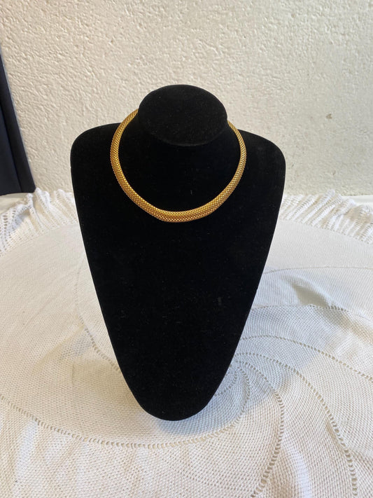 Girocollo vintage anni 80 in maglia dorata 15" Choker mesh oro lucido con chiusura a vite. Pezzo raro retrò pronto a illuminare i tuoi look