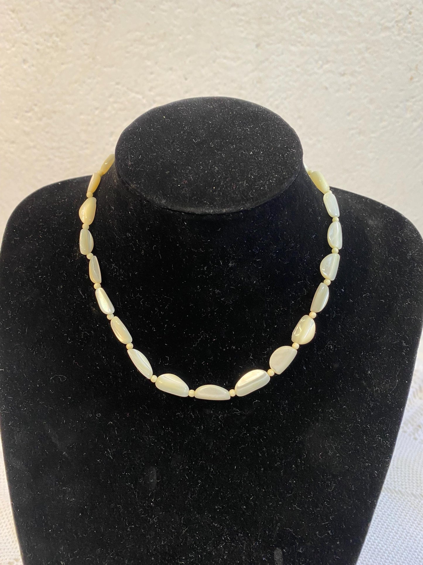 Collana vintage madreperla crema 40 cm | perle ovali anni 60 choker boho | gioiello seashell unico regalo estate handmade luminoso