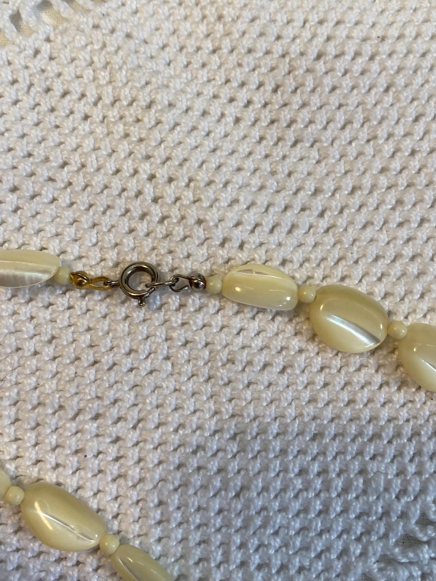 Collana vintage madreperla crema 40 cm | perle ovali anni 60 choker boho | gioiello seashell unico regalo estate handmade luminoso